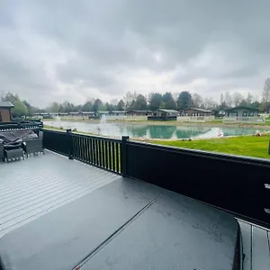 Mulberry With Hot Tub Holiday home York